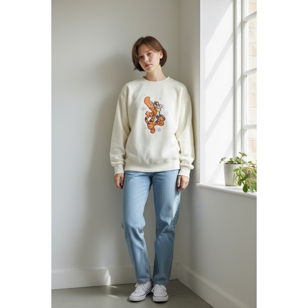 VTG Disney Tigger Pullover Sweater  Women's XL White Snowflakes Crew Neck Preppy